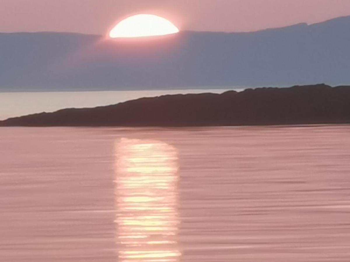 Oban Youth Hostel Bagian luar foto Sunset over the Gulf of Riga
