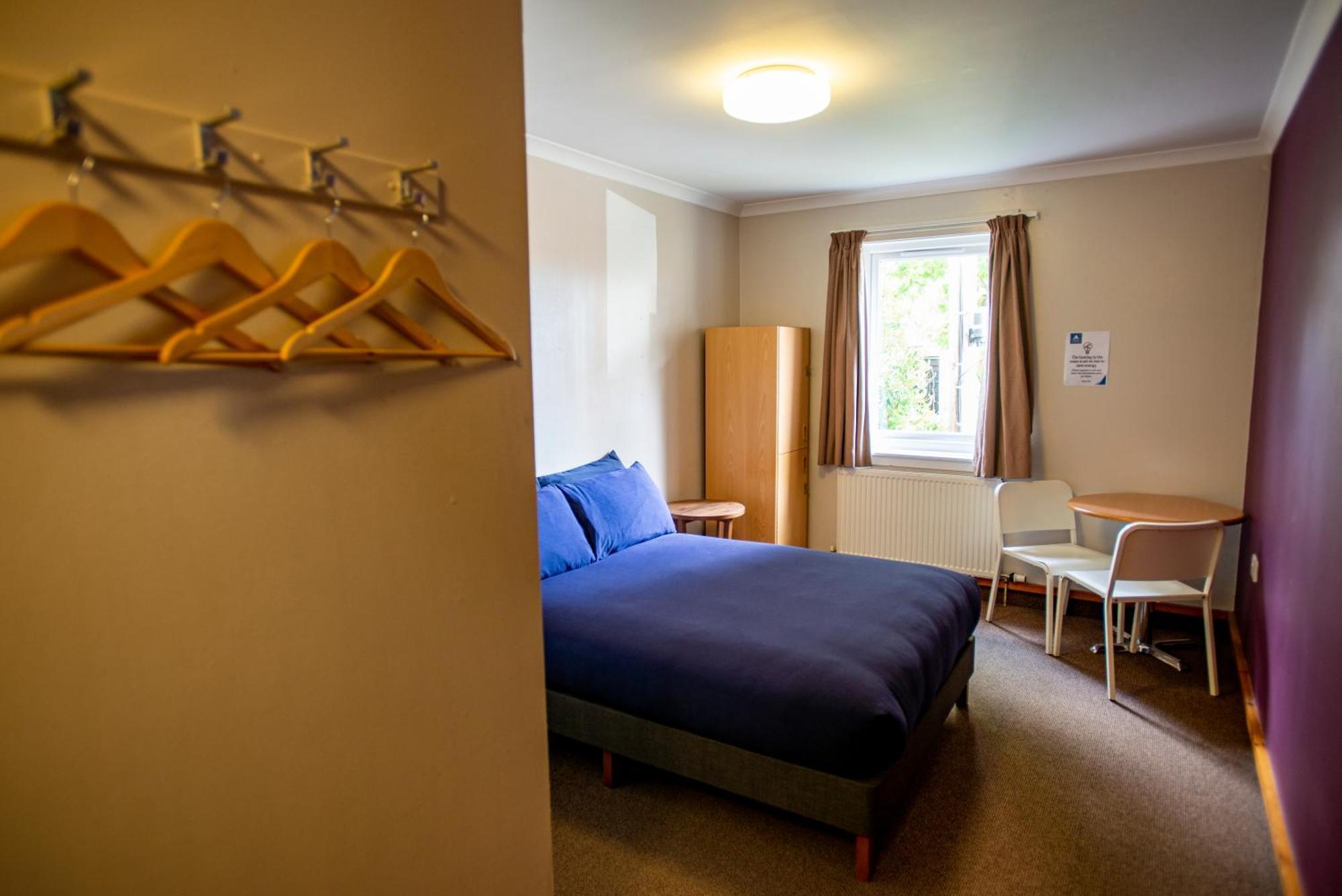 Oban Youth Hostel Bagian luar foto A typical bedroom in the halls of residence