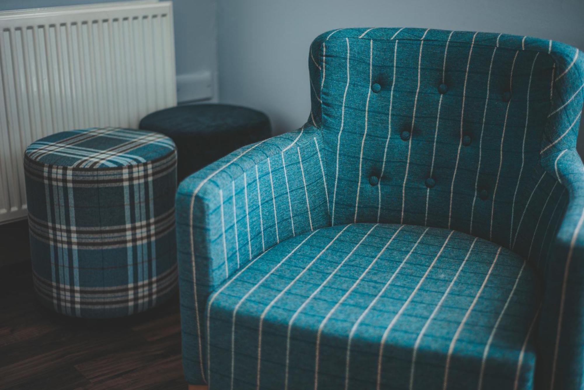 Oban Youth Hostel Bagian luar foto A chair and stool upholstered in tartan