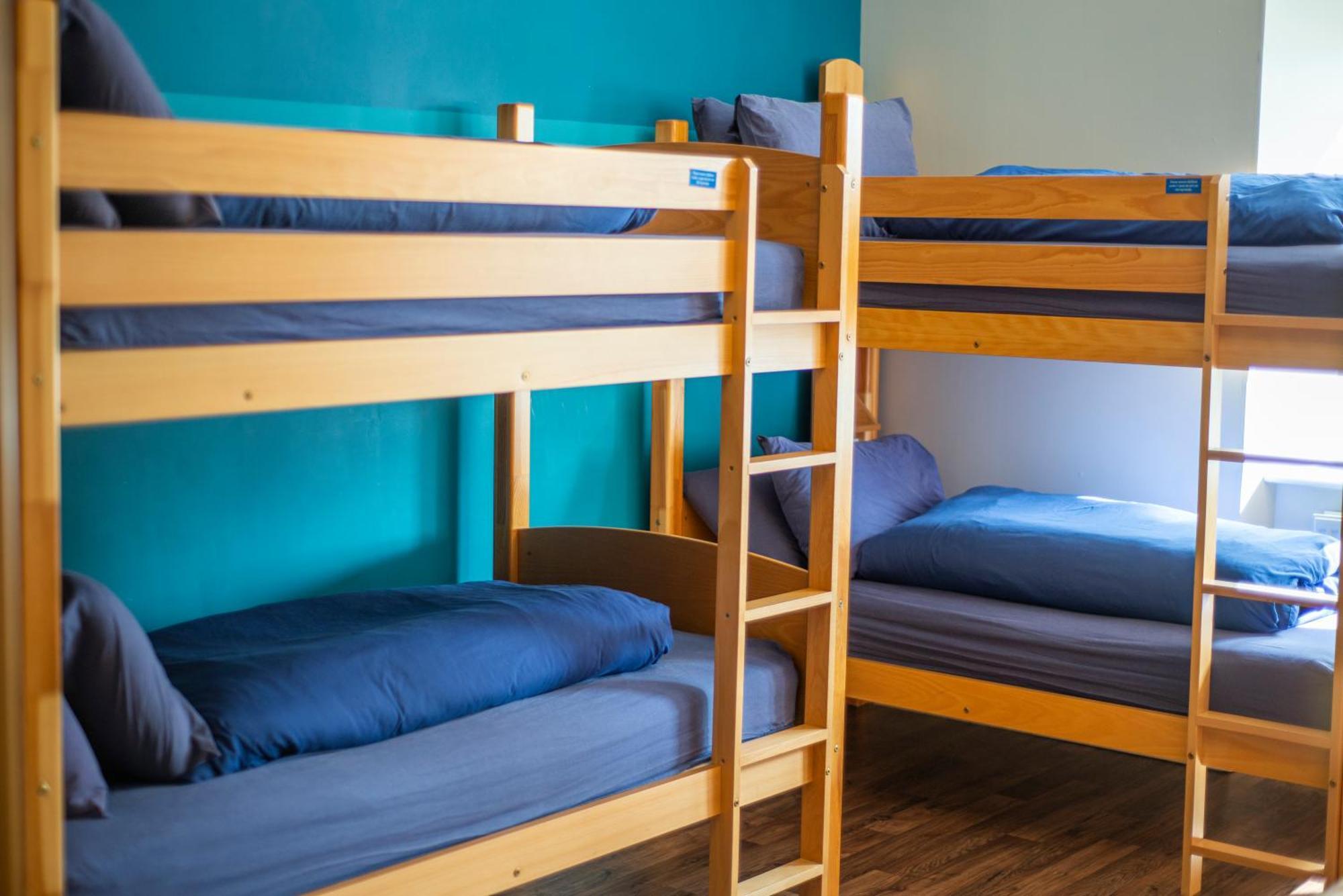 Oban Youth Hostel Bagian luar foto Bunk beds in a hostel