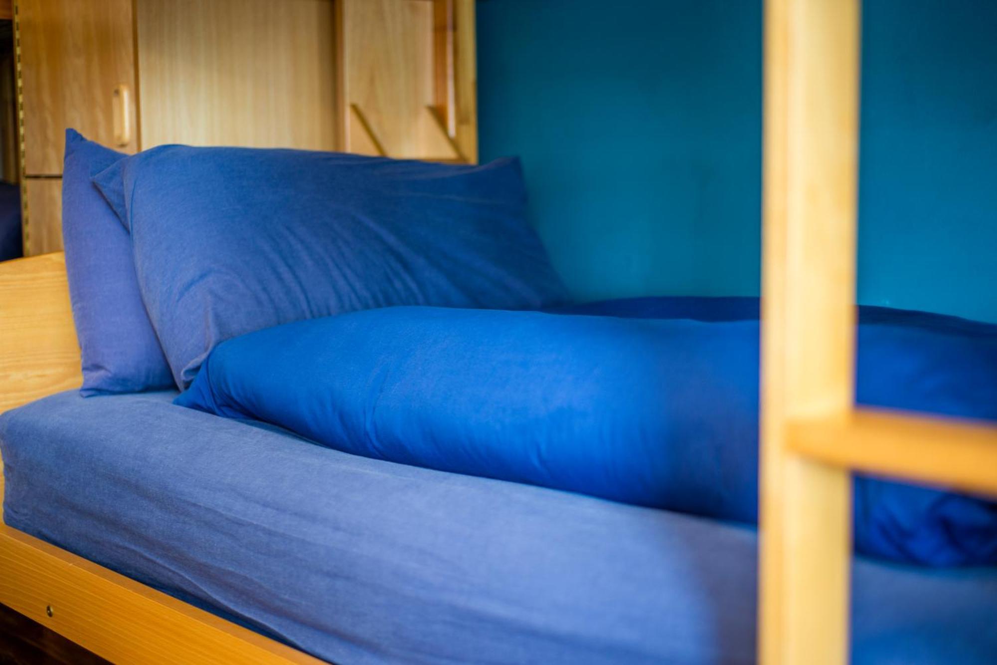 Oban Youth Hostel Bagian luar foto A bolster pillow
